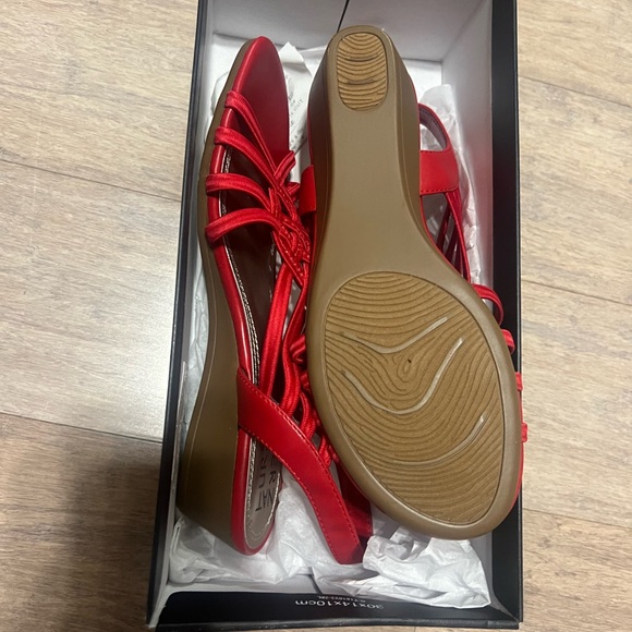 Elegant Red Strappy Women's Sandals - Picture 1 of 7